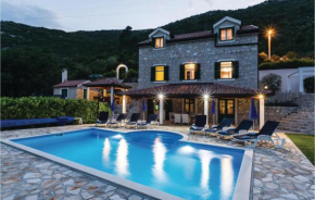 Four-Bedroom Holiday Home in Komin, Komin